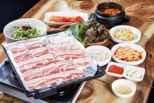50년 전통의 삼겹살 전문점 ‘철뚝집’ 역삼점 오픈