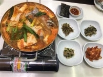 얼큰한 국물과 부드러운 생선 살이 일품