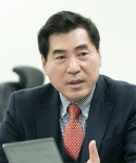 [인터뷰│김상돈 경기 의왕시장] 계약직 의사가 경로당 정기회진