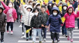 학교 담장 옮겨서라도 통학로 만든다