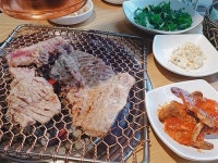 “하나하나 직접 칼집 넣은 수제 숙성갈비 맛 즐겨요!”