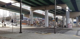 [새롭게 변신한 의왕 내손동 계원대학로 예술의 거리를 가다!]육교가 사라진 예술의 거리, 미술작품 만날 수 있는 갤러리 조성