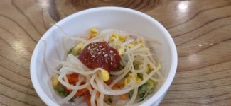 홍두깨로 직접 밀어 만드는 ‘홍두깨 수타 칼국수’