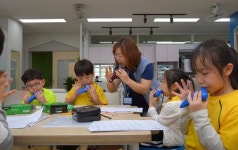 [초등학생 돌봄 틈새 메운다 1 │서울 중구 모든아이 돌봄교실] 학교 빈 교실을 아이들 놀이터로