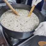 [우리동네 사람들 / 주엽2동 주민자치위원회 사랑의 죽 나눔 사업 ‘헤벌죽’]“정성 가득 영양죽 드시고 ‘헤벌죽’ 웃고 건강하세요~”