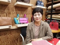 [경력단절 허들 넘어 ‘재취업에 성공한 워킹맘’ 가죽공예 지도사 정의 씨]“아이의 성장단계에 맞춰 엄마도 함께 커나갑니다!”