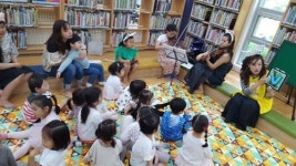 운정 한빛도서관 영어그림책 읽어주는 동아리 ‘영그림맘’