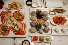 독자맛집 무한리필 횟집 대게 전문점 ‘속초엔’