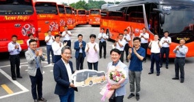 기아차, 그랜버드 슈퍼 프리미엄 1호차 전달