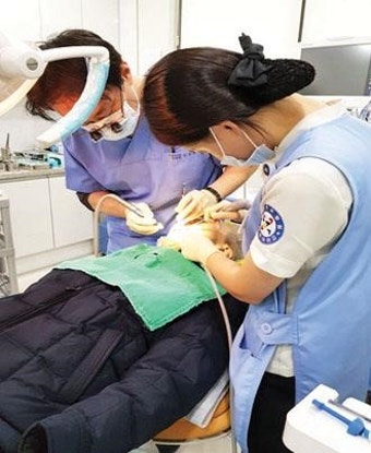 [장애인 건강권 강화 시급② 치과 찾아 삼만리] 구강진료센터 진료 대기 '128일'