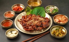 1등급 국내산 생족 앞발 사용한 방배동 ‘서래족발’