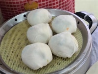 넉넉한 손맛 느껴지는 왕만두, 칼국수