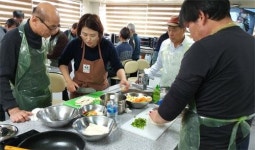 함께 요리하며 건강·외로움 챙긴다