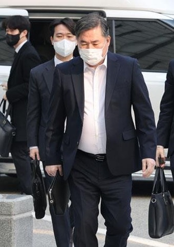 ['대장동' 수사에서 '대선자금' 수사로] 김용 구속영장 21일 심사 … 수억원대 불법정치자금 수수 혐의