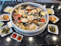 한솥 푸짐한 조개찜에 칼국수로 마무리, 보리밥은 덤, 역삼역 맛집 ‘조개랑&칼국수’