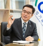 [인터뷰 | 안호근 한국농업기술진흥원장]  기술집약적 농업 개척하는 농산업체 전폭 지원