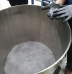 [신환경산업 언제 열리나] 넘치는 플라스틱, 보틀투보틀(투명폐페트병을 다시 페트병으로 만듦) 확대 지지부진
