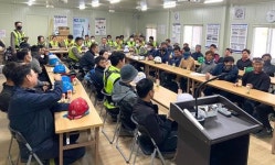 건설 외국인근로자에게 철근 시공 교육
