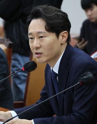 '선거제'에 침묵하는 이재명 이탄희 '최후통첩'에 답할까