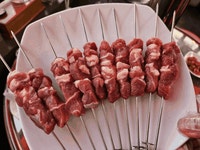 냉장 양고기와 참숯이 빚어내는 고급스러운 맛, 선릉역 맛집 ‘미쓰양꼬치’