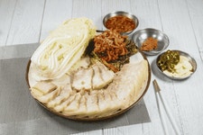 집밥처럼 깔끔한 보쌈 & 국수 맛집, 역삼역 ‘전봇대’