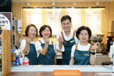 “구청장이 내린 커피 맛나요”