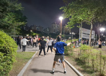 체조, 걷기, 국학기공 및 스트레칭 등 다양한 운동 진행!