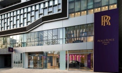 ‘롤스로이스’ 청담 쇼룸 새단장…개관 20주년 기념 차량 청담 에디션 선봬