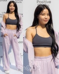 마마무 솔라, 복근 드러내고 트레이닝 복 소화