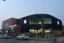 아산 퍼스트빌리지, 나홀로 고공행진
