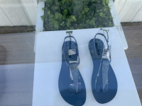 샌들 브랜드 이파네마X아니타 콜라보 화제