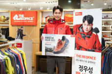레드페이스,정우성과 함께한  팬사인회 성료