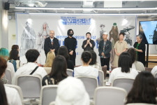 이상봉 , 제8회 고교패션콘테스트 9월 23일 성대한 패션쇼
