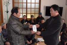 불우이웃에 따뜻한 손 내밀어 ‘눈길’