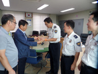 심성섭 남울진농협 조합장, 교통안전용품 기증