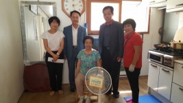 포항 상대동-지역사회보장協-좋은이웃들, 저소득 독거노인 10가구에 선풍기 전달
