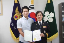 울진署, 부구中 남재경 교사에 학교폭력 예방 ‘감사장’ 수여
