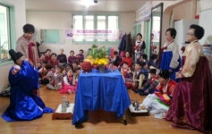 ‘할매ㆍ할배 전통 혼례식’ 손주들과 함께 