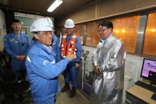 설 연휴에도 용광로 ‘펄펄’