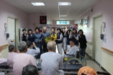 울진 요양병원에 ‘웃음꽃 만개’