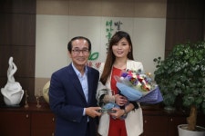 방송인 한옥정 씨, 청도 홍보대사 위촉…관광자원ㆍ농특산물 홍보  “郡 알리미 적임자는 나야 나” 