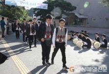 포항중앙고등학교, 수험생 격려 이색 등굣길 행사 ‘눈길’