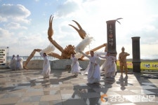 울진대게와 붉은대게 축제, 38만 명 북적…“대박났네~”