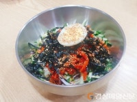 맑은 육수에 말아 한입 호로록 빨빨빨간맛도 궁금해 국수~♪