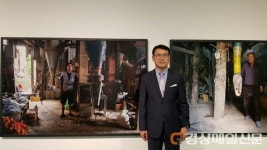 이성호 작가 빛 바랜 정미소 추억 꺼내다