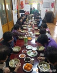 포항 대이동 새마을부녀회, 어르신 떡국 대접 봉사 ‘훈훈’