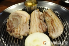 제주도 오설록 소문난 맛집 `돈뜨레`, 육질이 쫄깃한 토종 흑돼지 맛볼 수 있어