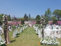 “화원동산서 숲속 작은결혼식 하세요”