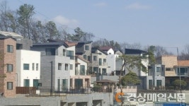 ‘구해줘 홈즈’ 같은 도심 속 전원주택 ‘용인 숲속마을 타운하우스2차’ 1차 입주완료 2차 분양 중