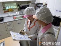 깔끔한 조리사의 완벽한 도마 관리 교육 